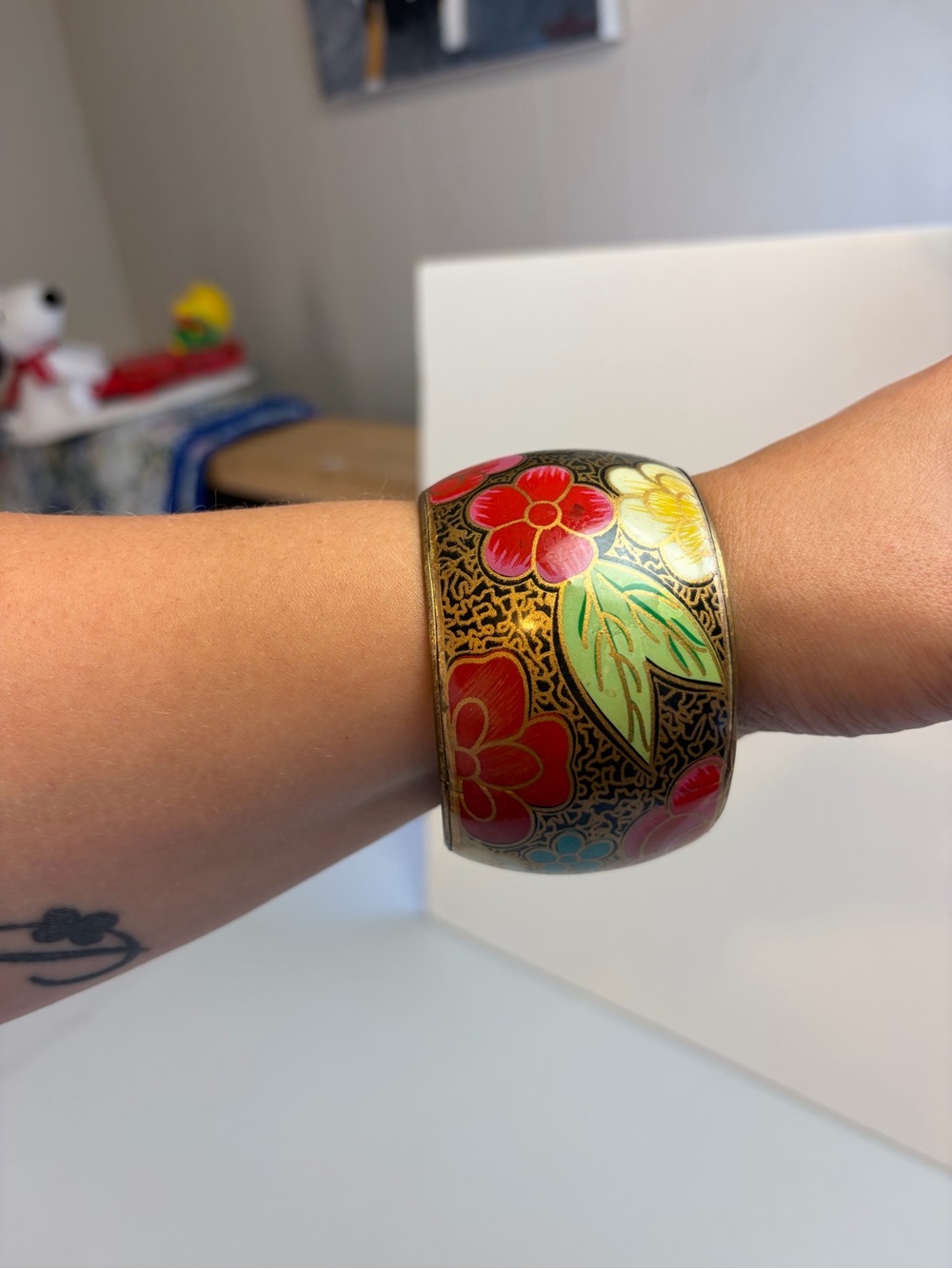 Vintage Painted Floral Wood Bangle Bracelet Wide Boho Statement Cuff Gold Red - Picture 3 of 5